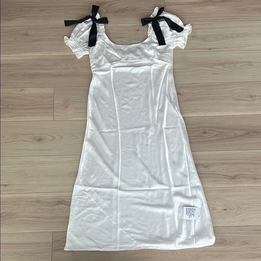 ASOS DESIGN satin puff sleeve midi tea dress in white - Picture 4 of 13